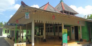 Masjid-Kraton soko-tunggal
