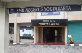 SMK NEGERI 5 Yogyakarta dulu SMIK jurusan Animasi DisKonVis Kriya
